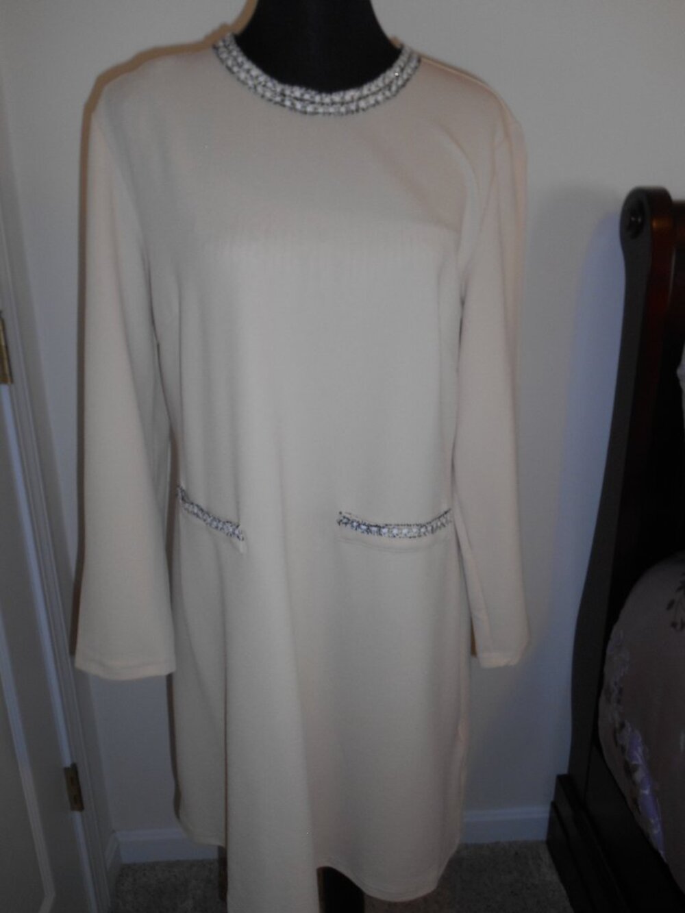 SHEIN NEW PLUS BEIGE WITH TRIMMING, ROUND NECK, LONG SLEEVES, SZ 1XL